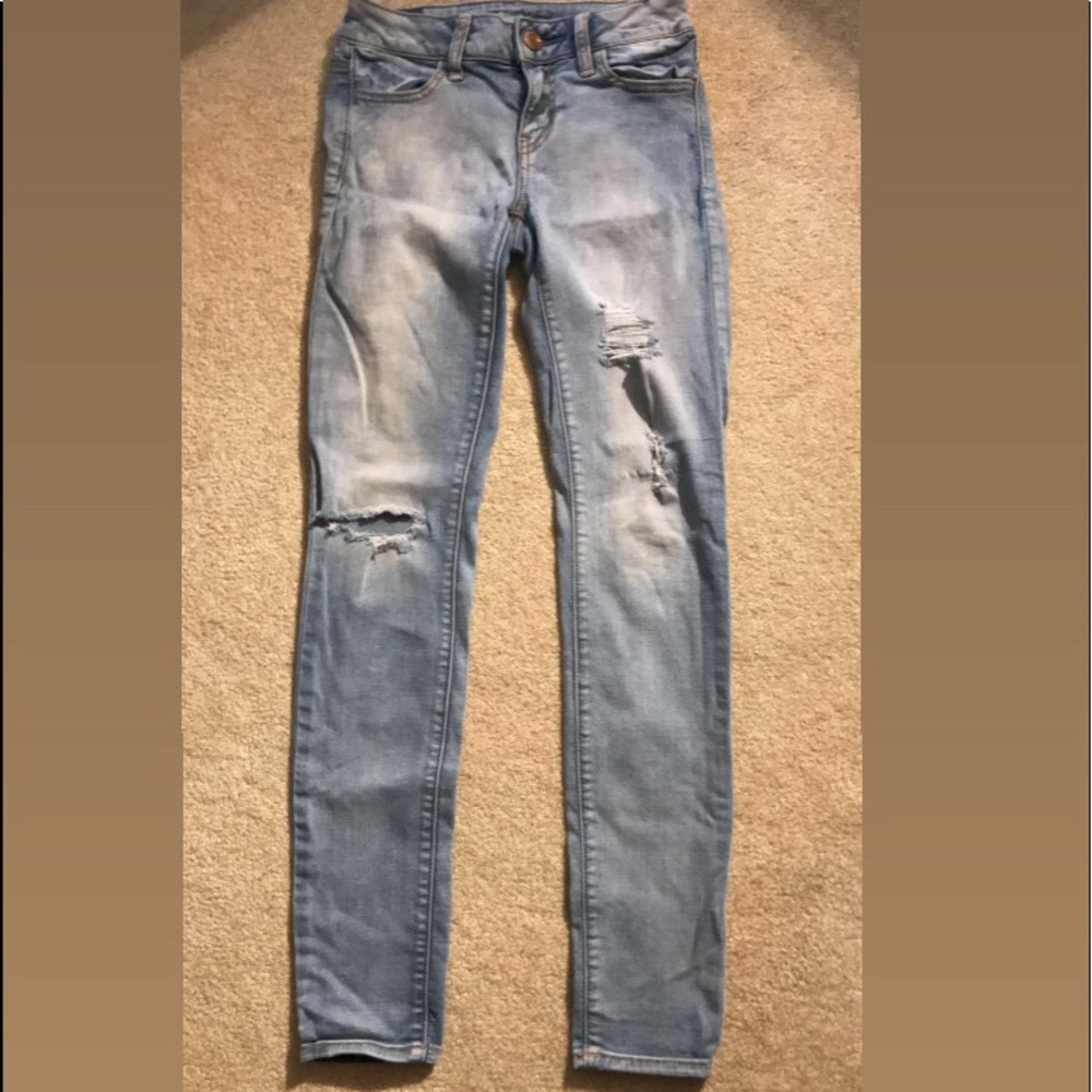 -Ripped jeans
